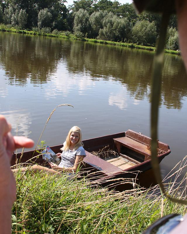 Клевый секс в лодке на воде 4 фотография